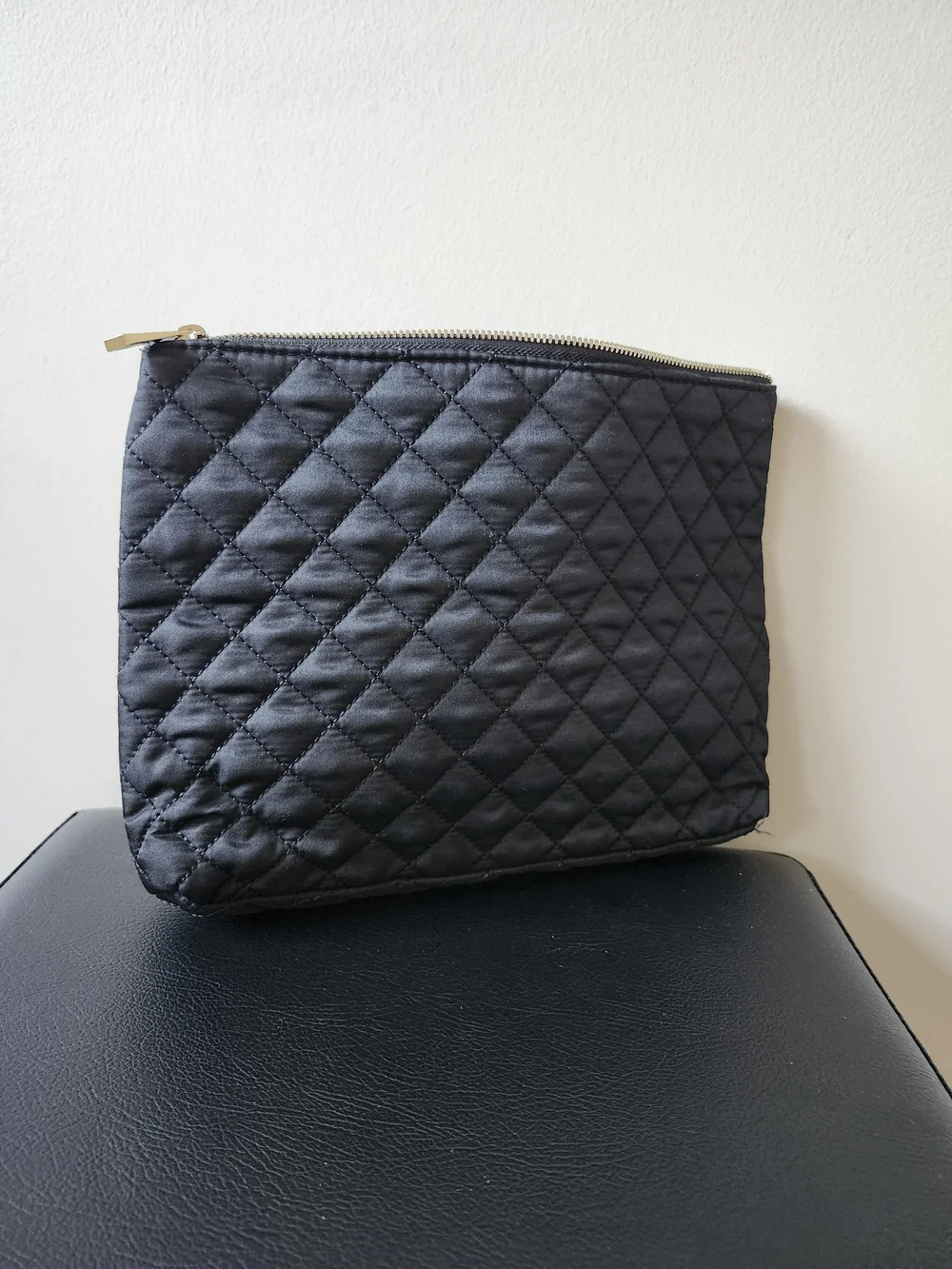 Black Quilted Insulated Cosmetic Pouch - Picture 4 of 8